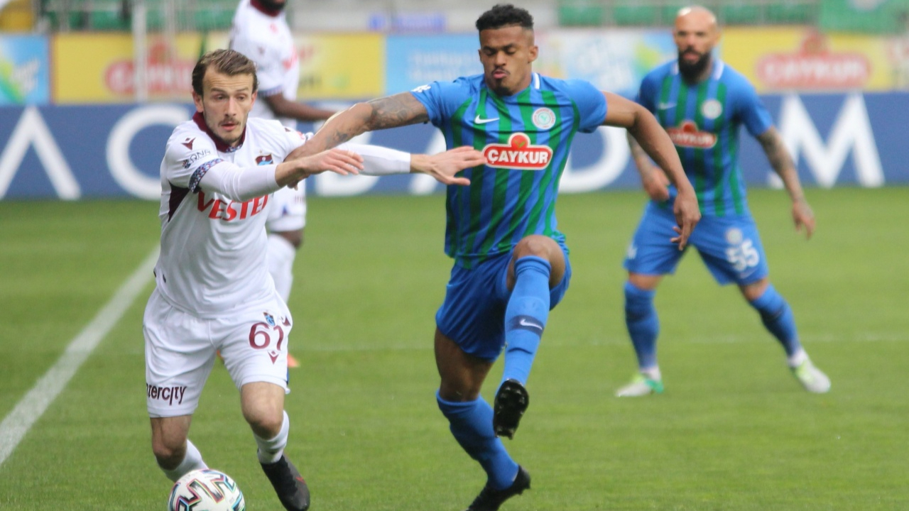 Çaykur Rizespor ile Trabzonspor 0-0 berabere kaldı
