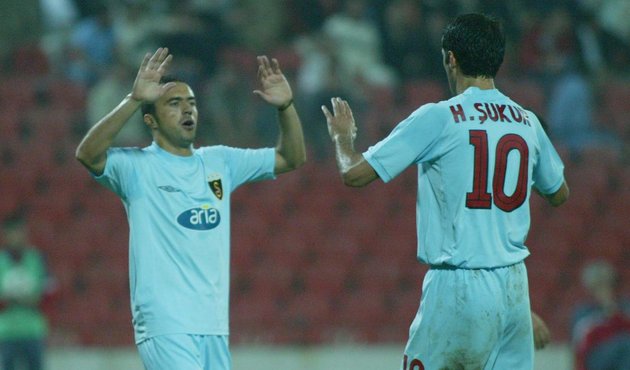 Galatasaray Hakan Şükür ve Arif Erdem’i ihraç etti!
