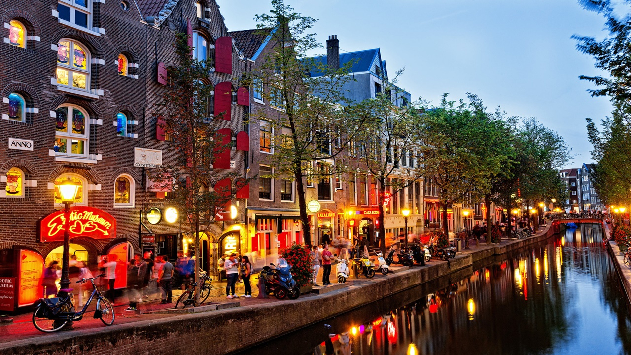 Amsterdam'da alkole yasak geliyor! Parkların kapatılması gündemde!
