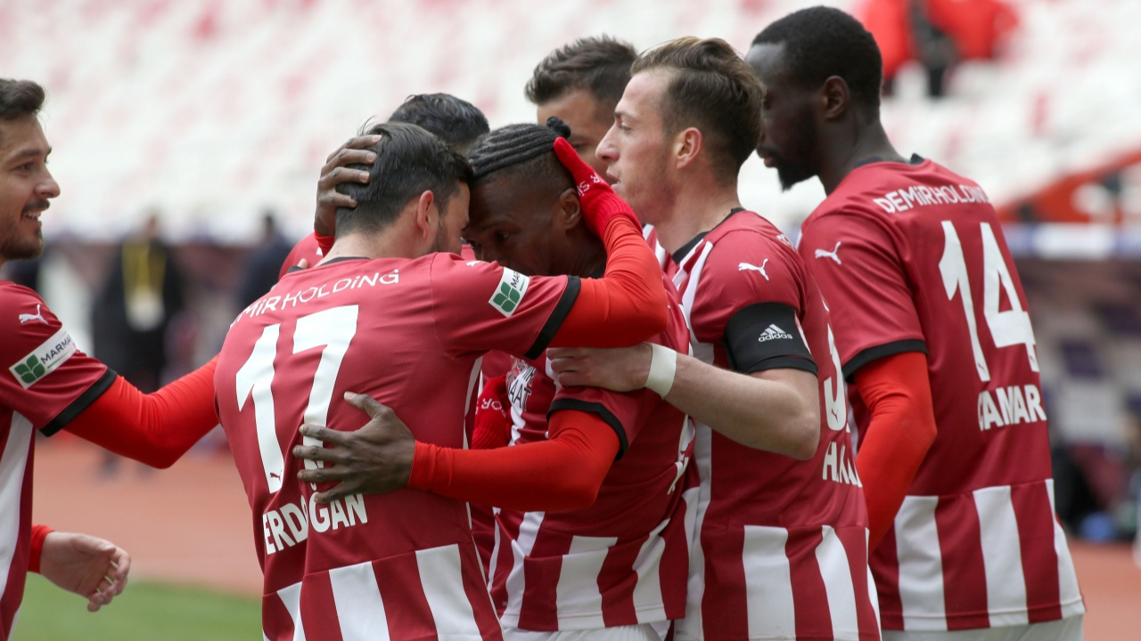 Konyaspor'u 3 golle geçen Sivasspor seriye bağladı