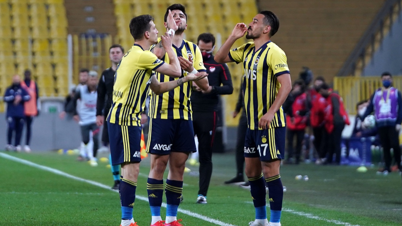 Fenerbahçe evinde Gaziantep FK'yı 3-1 mağlup etti.