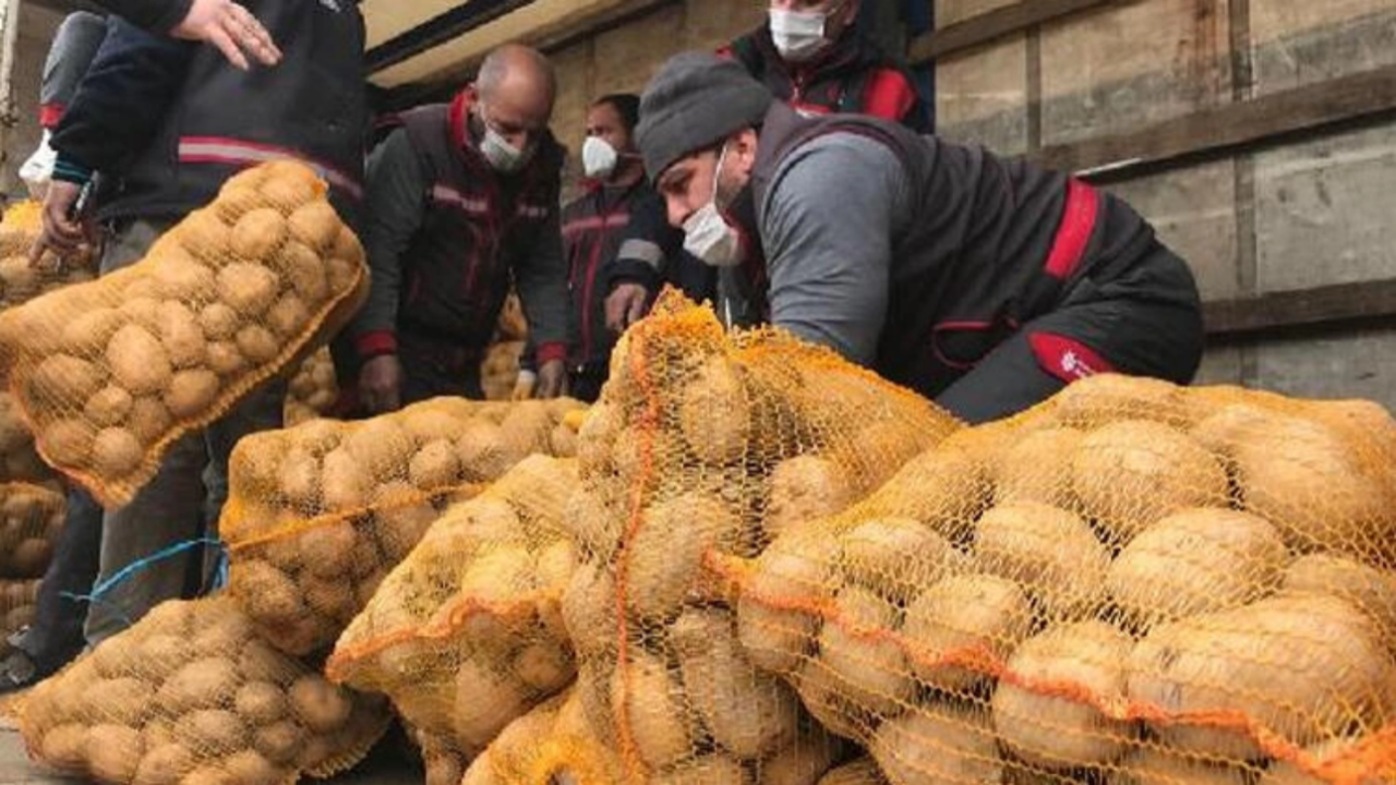 Ücretsiz patates ve soğanlar dağıtılmaya başlandı