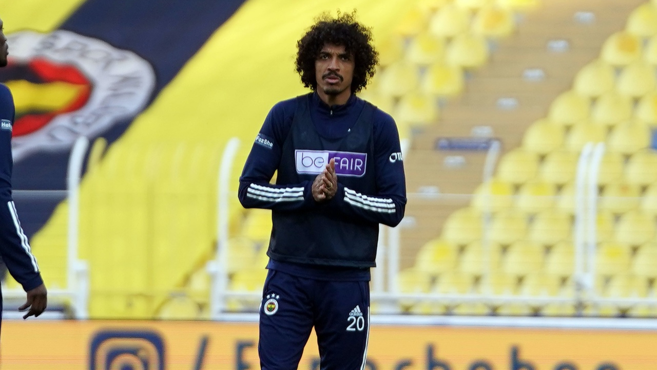 Luiz Gustavo kesik yedi...