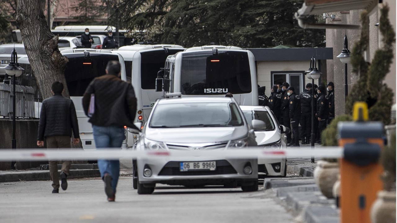Ergun Mengi adli kontrol şartıyla serbest bırakıldı