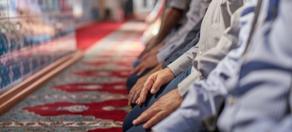 Suudi Arabistan koronavirüs nedeniyle rekatları azalttı