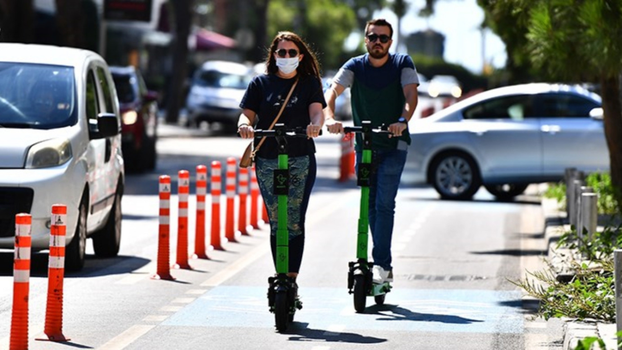 Elektrikli scooter kullananlara kötü haber: Kaldırım artık yasak