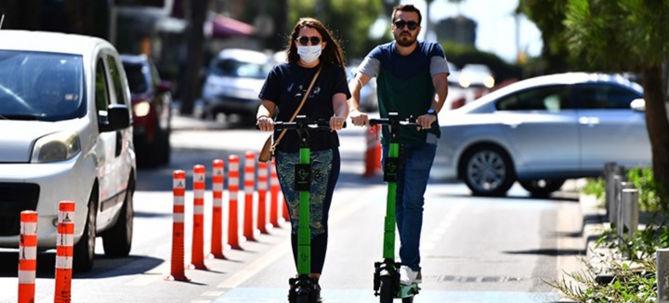 Elektrikli scooter kullananlara kötü haber: Kaldırım artık yasak