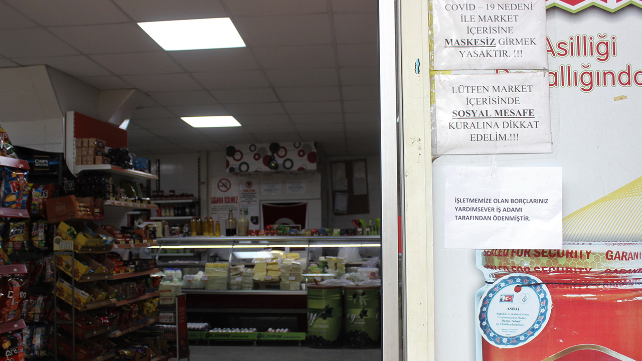 Bakkal ve eczaneleri tek tek gezdi, tüm borçları ödedi