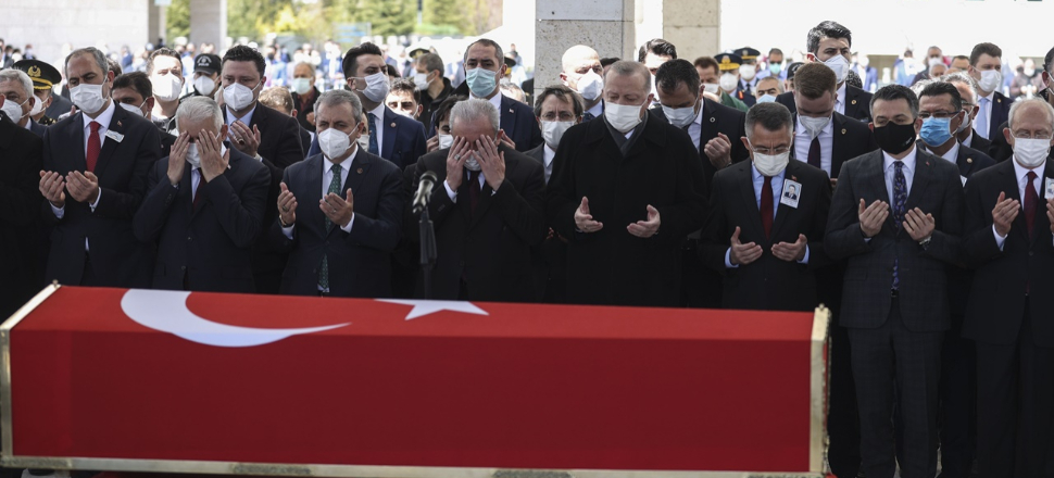 Eski başbakan Yıldırım Akbulut'a veda