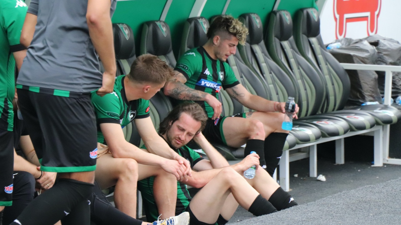 Denizlispor havlu atmak üzere...