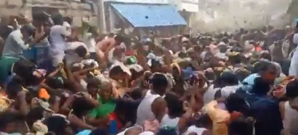 Vakaların 200 bini aştığı Hindistan'da inek dışkılı festival