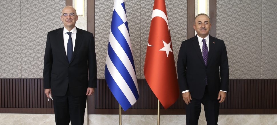 Dendias ve Çavuşoğlu arasında canlı yayında tartışma!