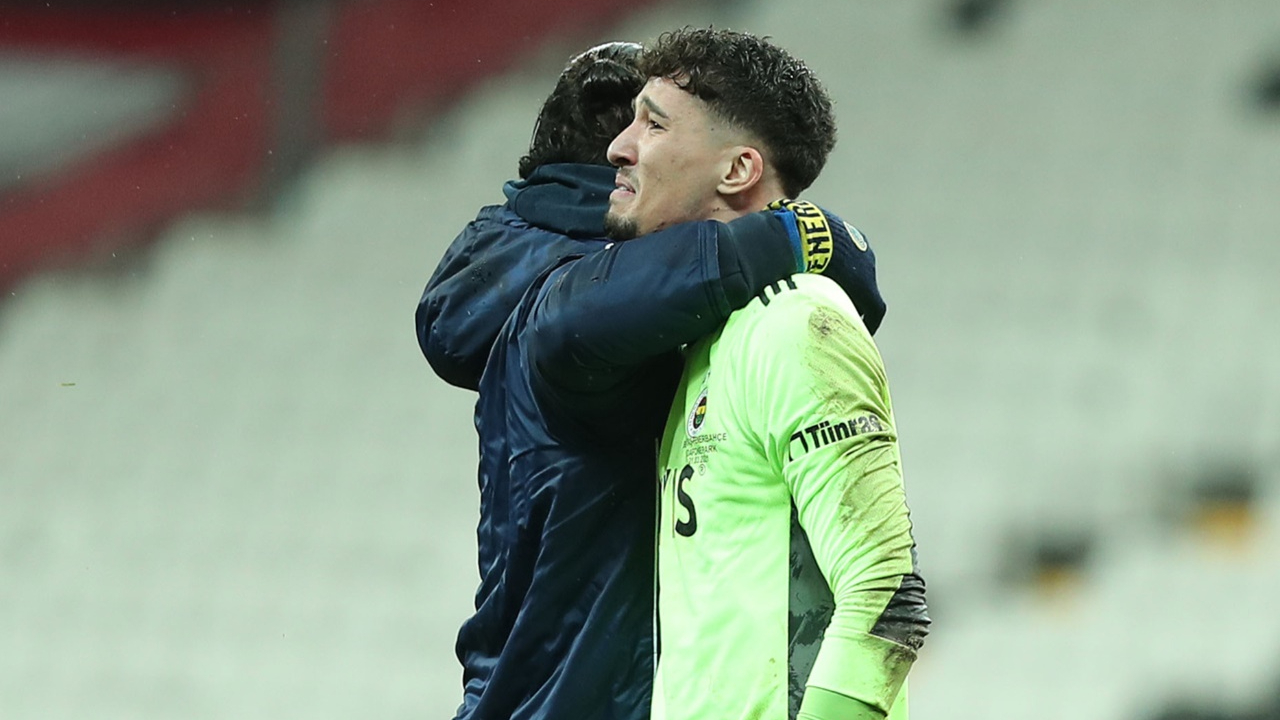 Fenerbahçe'ye Altay Bayındır şoku! Ameliyat olacak...