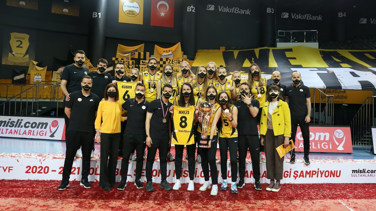 VakıfBank'tan üst üste 3. şampiyonluk
