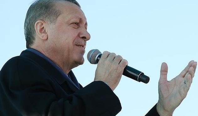 Erdoğan: Teröristle işbirliği yapanın boyuna, posuna bakmaz külahları değişiriz!