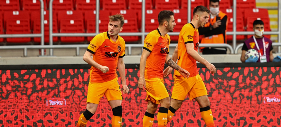 Galatasaray zorlu Göztepe deplasmanında 3 puanı 3 golle aldı