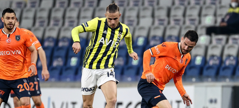 Fenerbahçe zorlu Başakşehir sınavını 2-1'le geçti