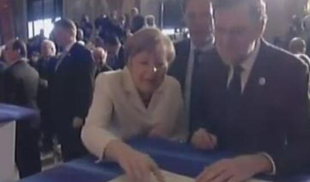 Rum lider alay konusu oldu! Merkel görünce Hollande ve Rutte'yi de çağırdı