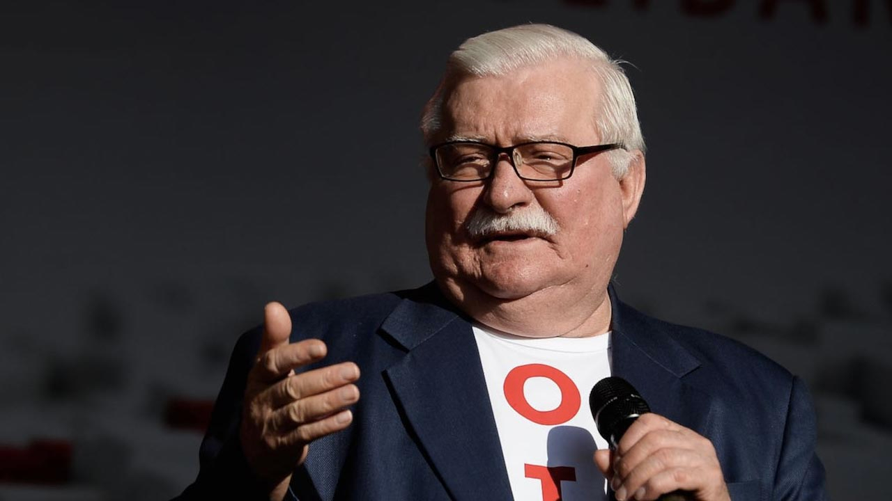 Şimdi internette iş arıyor