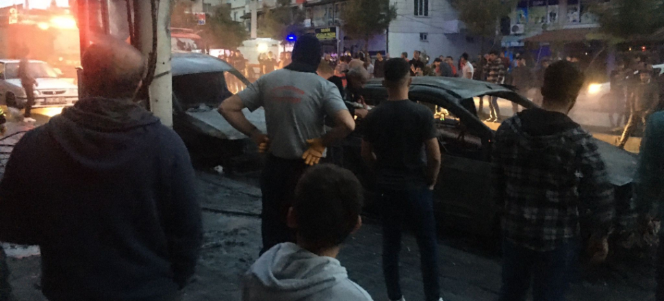 Trafo bomba gibi patladı araçlar tutuştu!