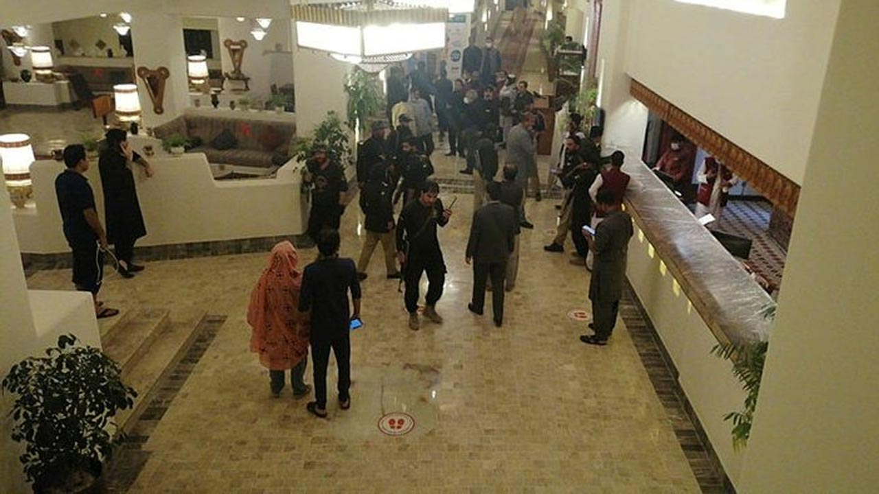 Pakistan'da otelin otoparkında patlama: 3 ölü, 11 yaralı