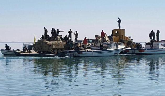 YPG, Rakka operasyonunda Fırat Nehri'nden böyle geçti!