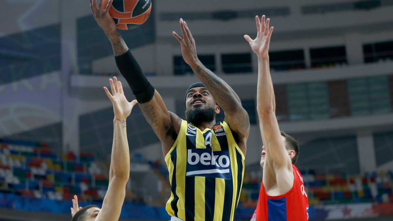 Fenerbahçe Beko CSKA'ya son çeyrekte teslim oldu