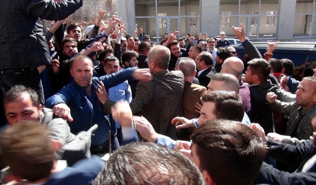 Sinan Oğan'ın toplantısına saldırı: Yaralılar var!