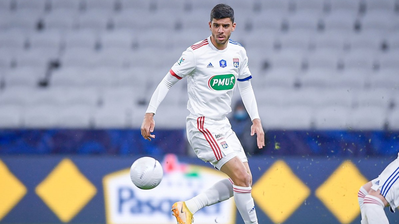 Cenk Özkaçar Lyon'da ilk maçına çıktı