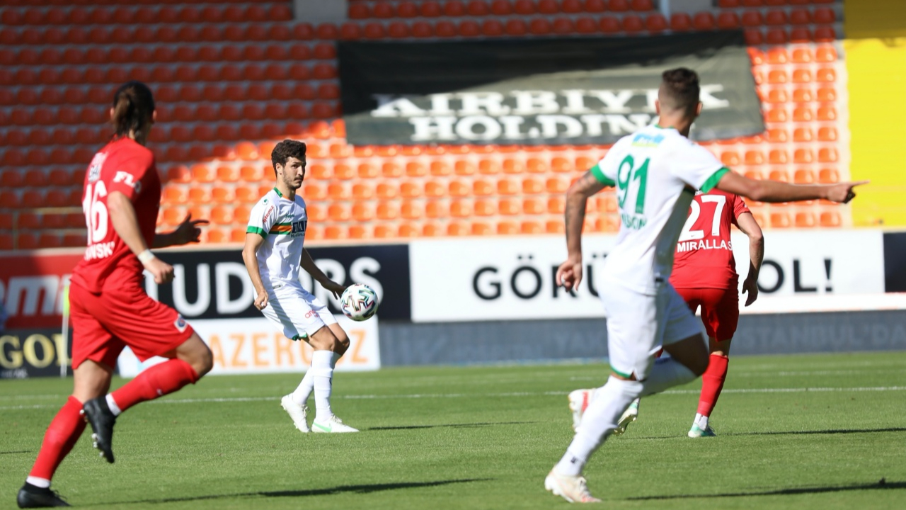 Aytemiz Alanyaspor-Gaziantep FK maçında Salih Uçan şov