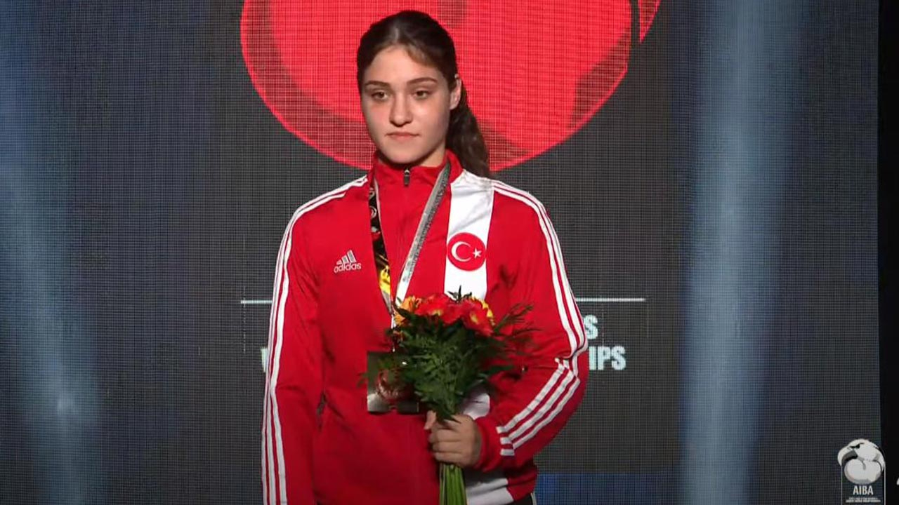 Milli boksörümüz Büşra Işıldar dünya ikincisi oldu