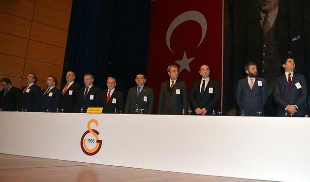 Hakan Şükür kararından sonra Galatasaray yönetiminde istifalar başladı!