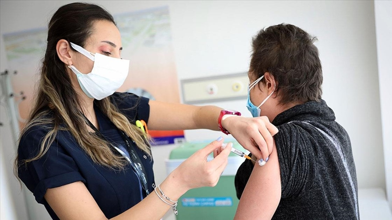 Bir yanda aşı bekleyen, diğer yanda randevuya gitmeyen...