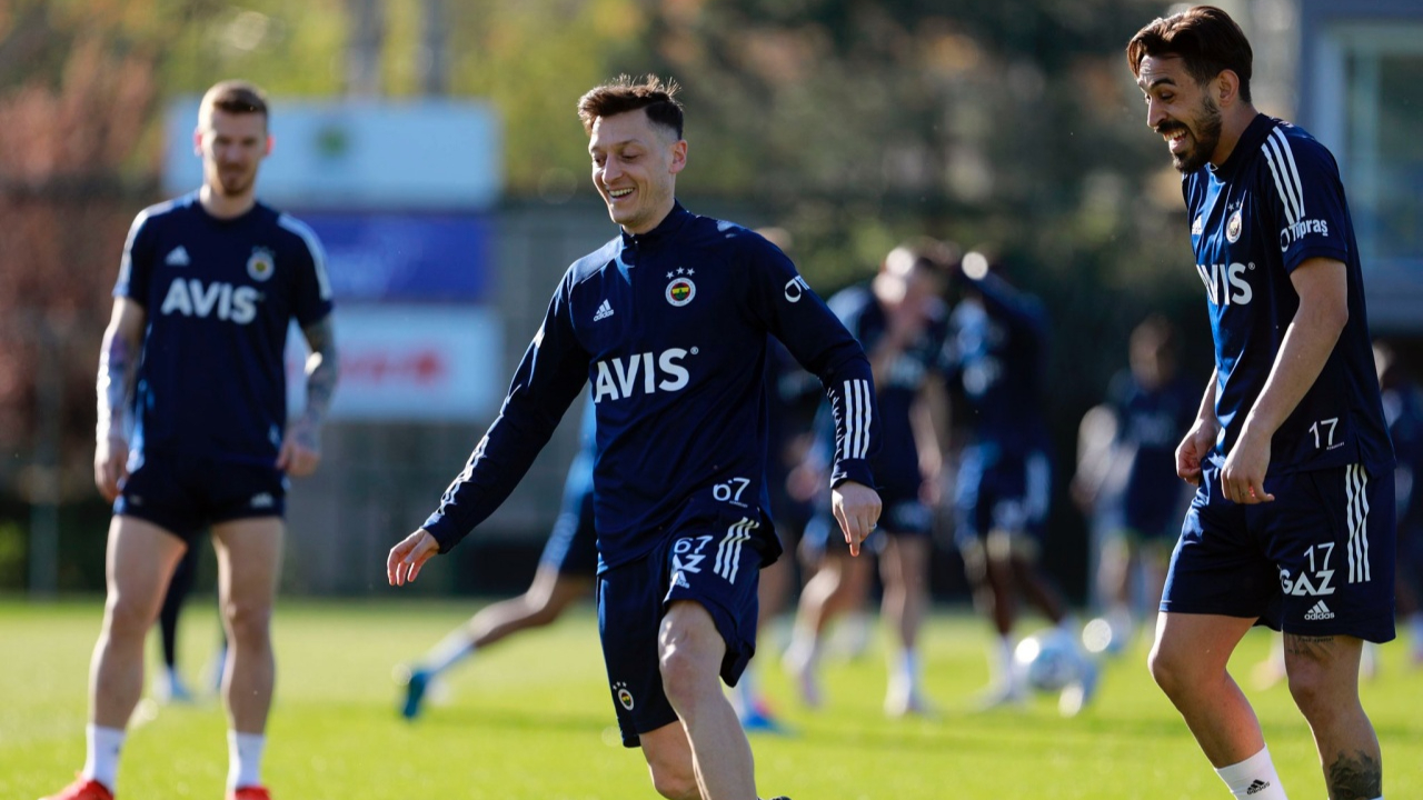 Mesut Özil'in maaşını hala Arsenal ödüyor!