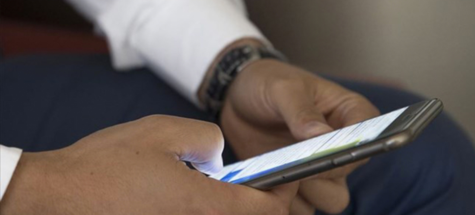 Tek yaptığı telefonuna bir uygulama indirmekti