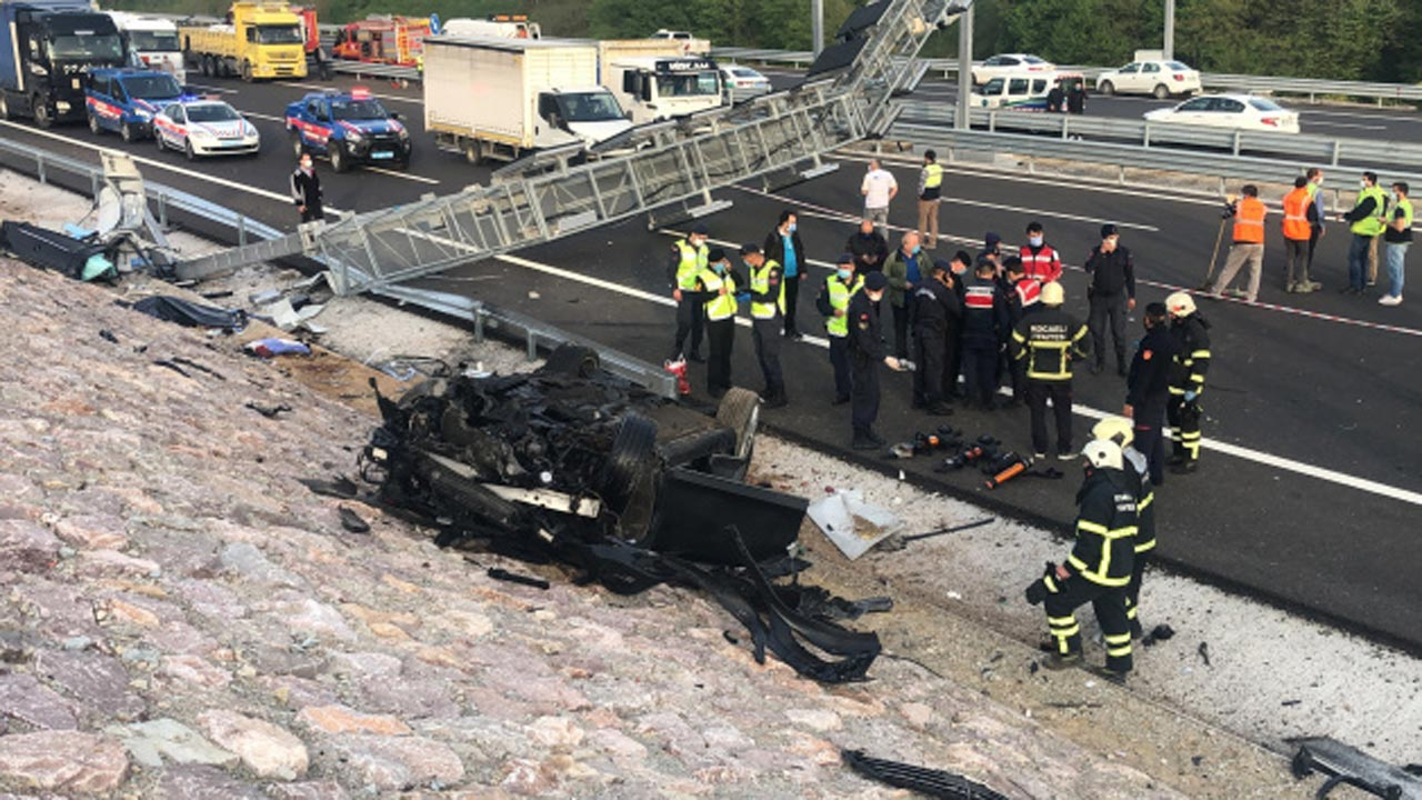 Yeşil plakalı otomobilde feci kaza: 4 ölü