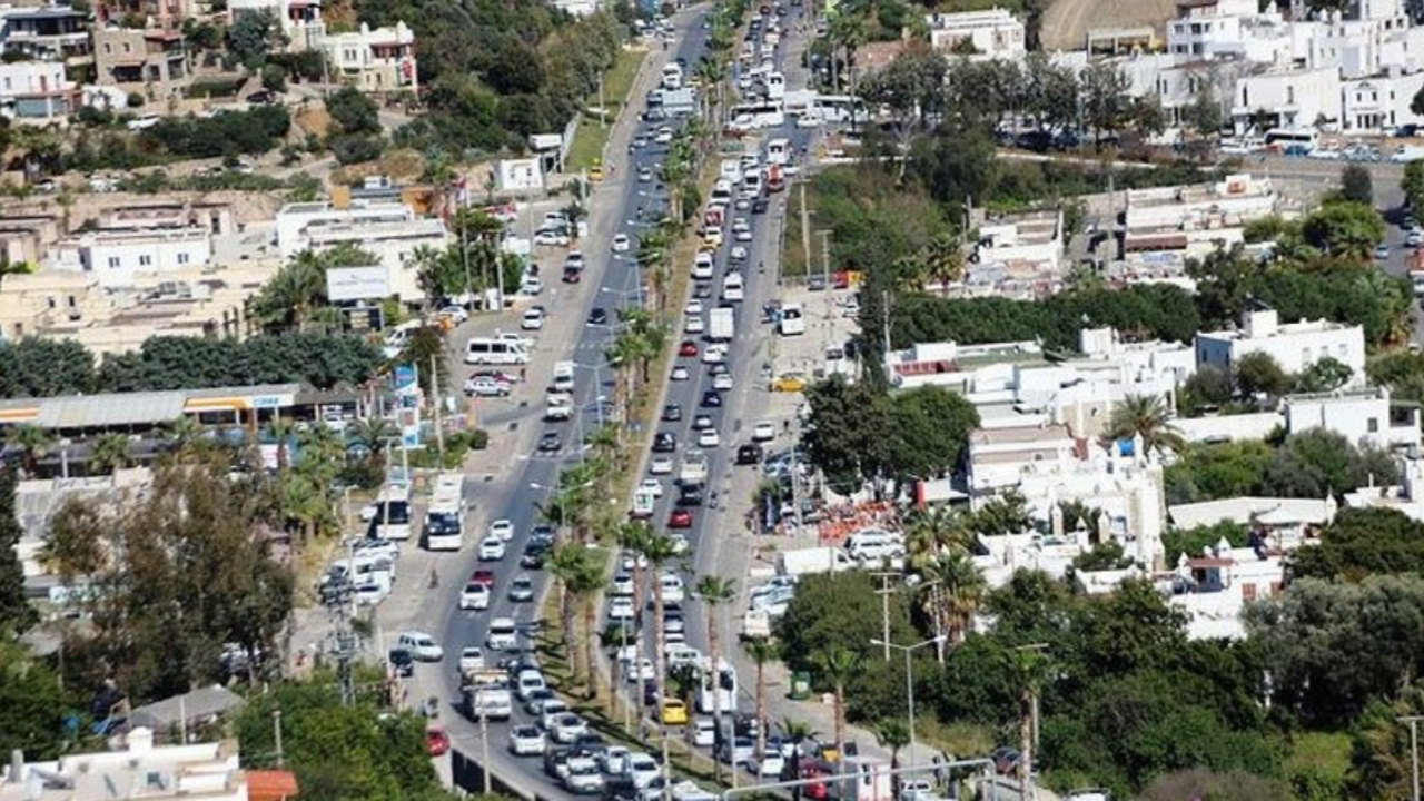 Kapanma öncesi Bodrum'a akın var!