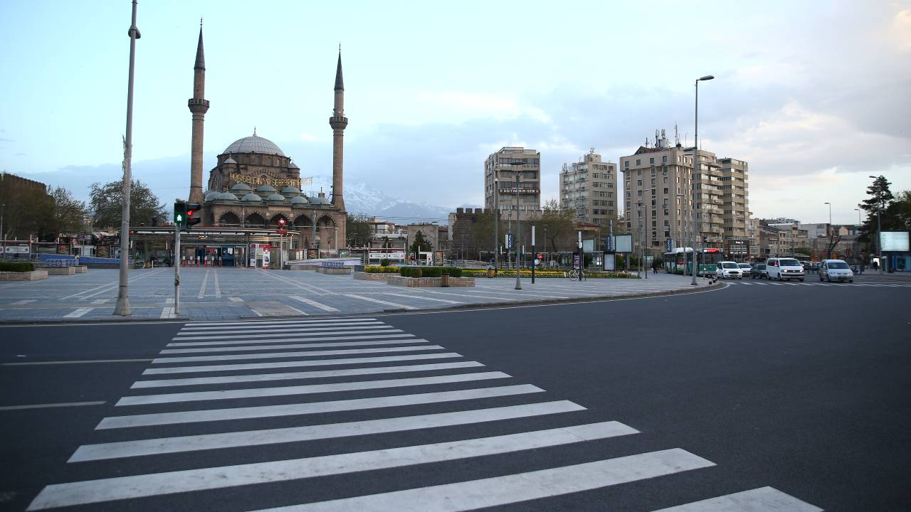 17 günlük tam kapanma başladı