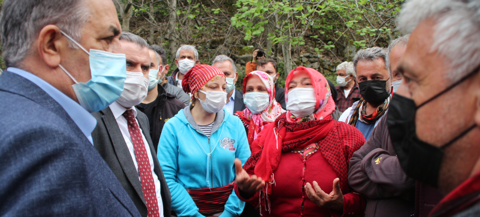 Rize'deki taş ocağı karşıtlarının derdini dinledi