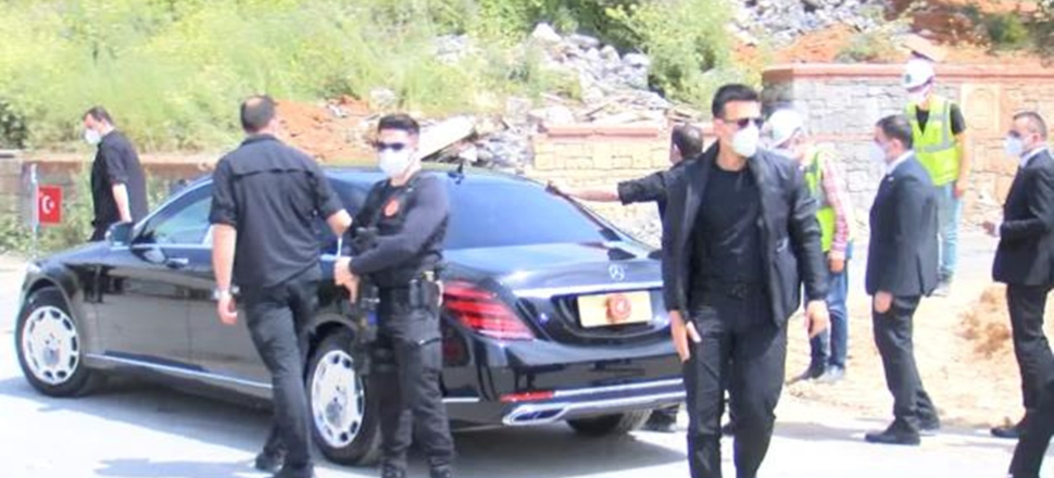 Cumhurbaşkanı, inşaat işçileriyle sohbet etti