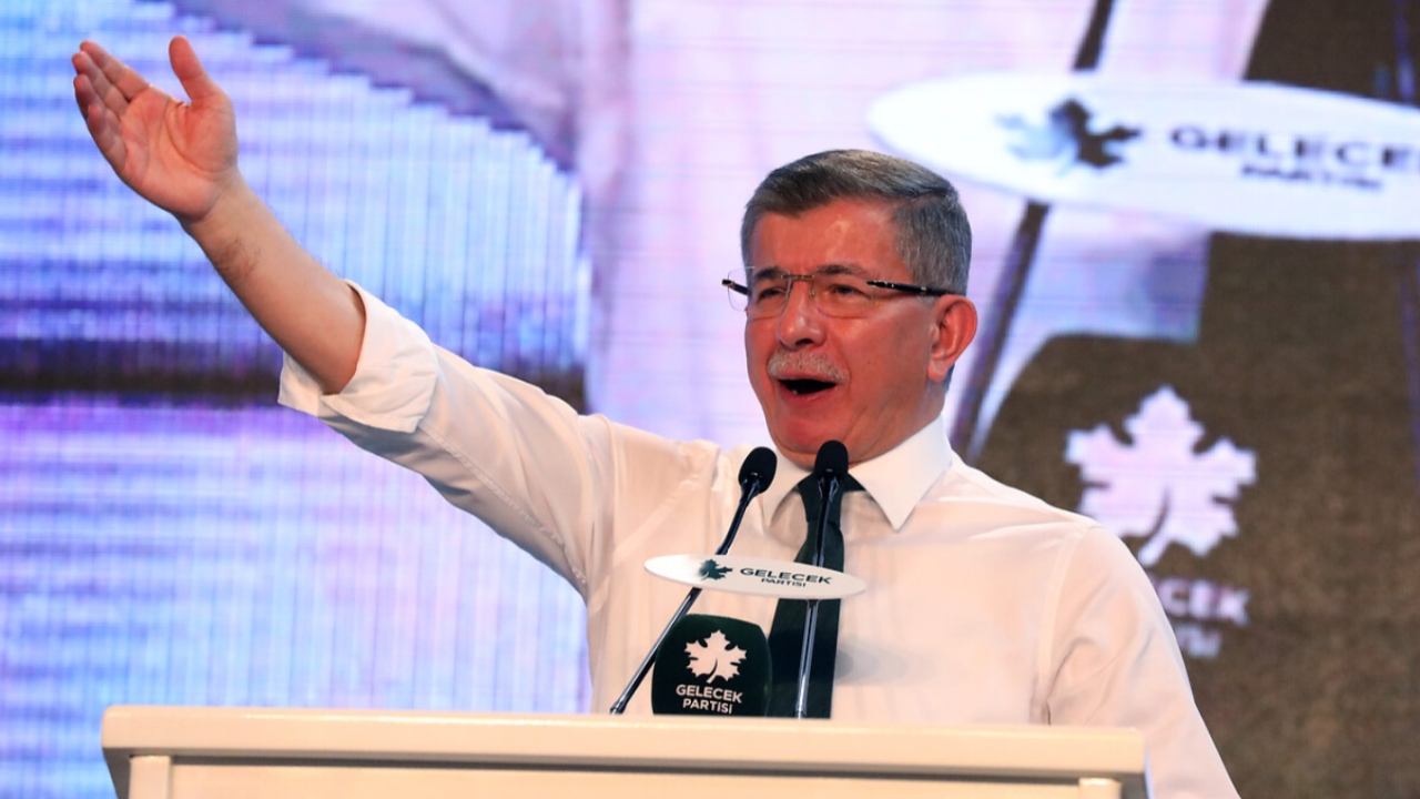 Davutoğlu'ndan 'İnsanlar benimle görüşmek istemiyor' sitemi