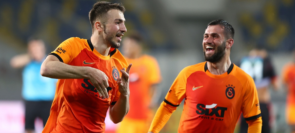 Başkentte Gençlerbirliği'ni 0-2 mağlup eden Galatasaray takibi sürdürüyor