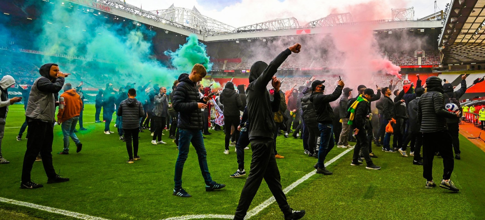 Manchester United taraftarı isyan çıkardı