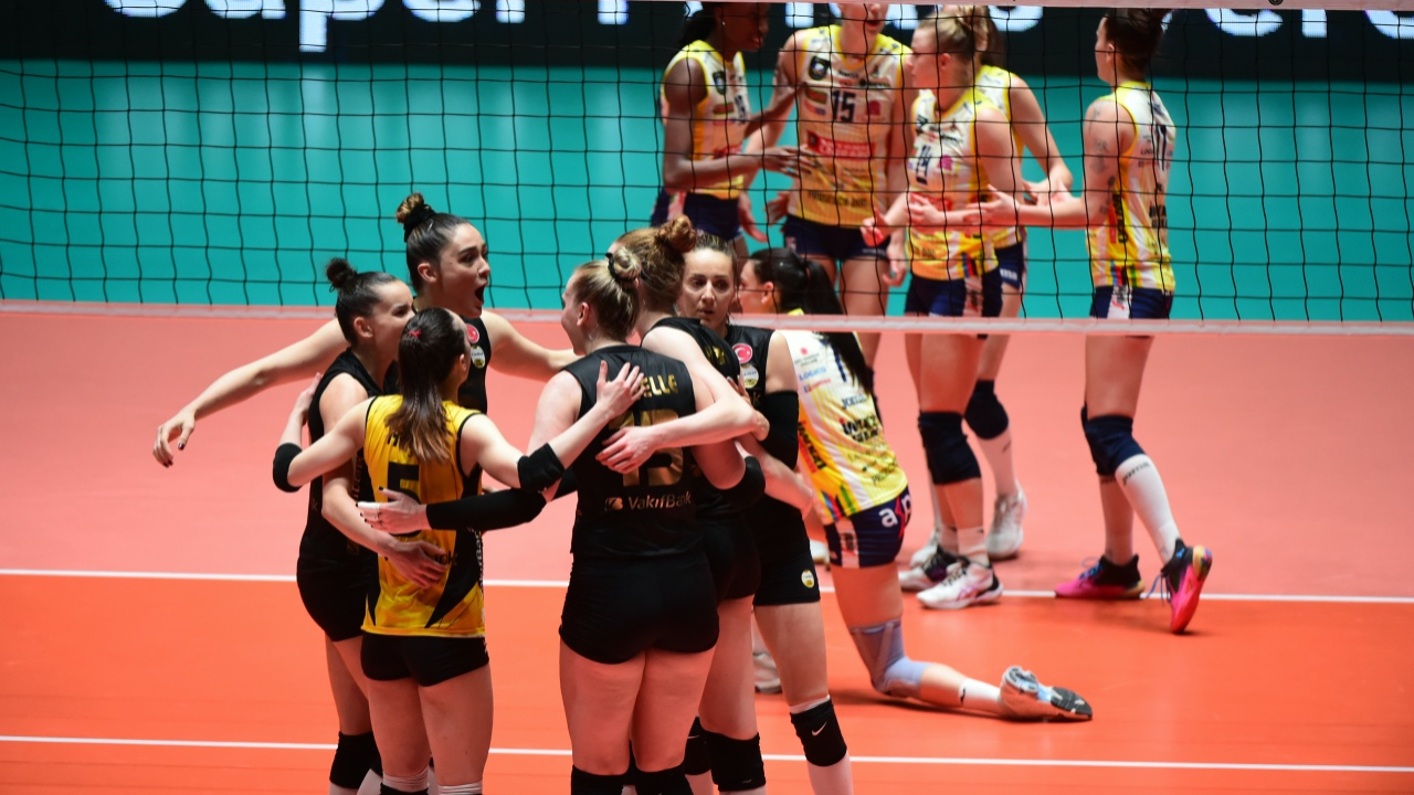 CEV Şampiyonlar Ligi'ni finalde kaybeden VakıfBank bu kez başaramadı!