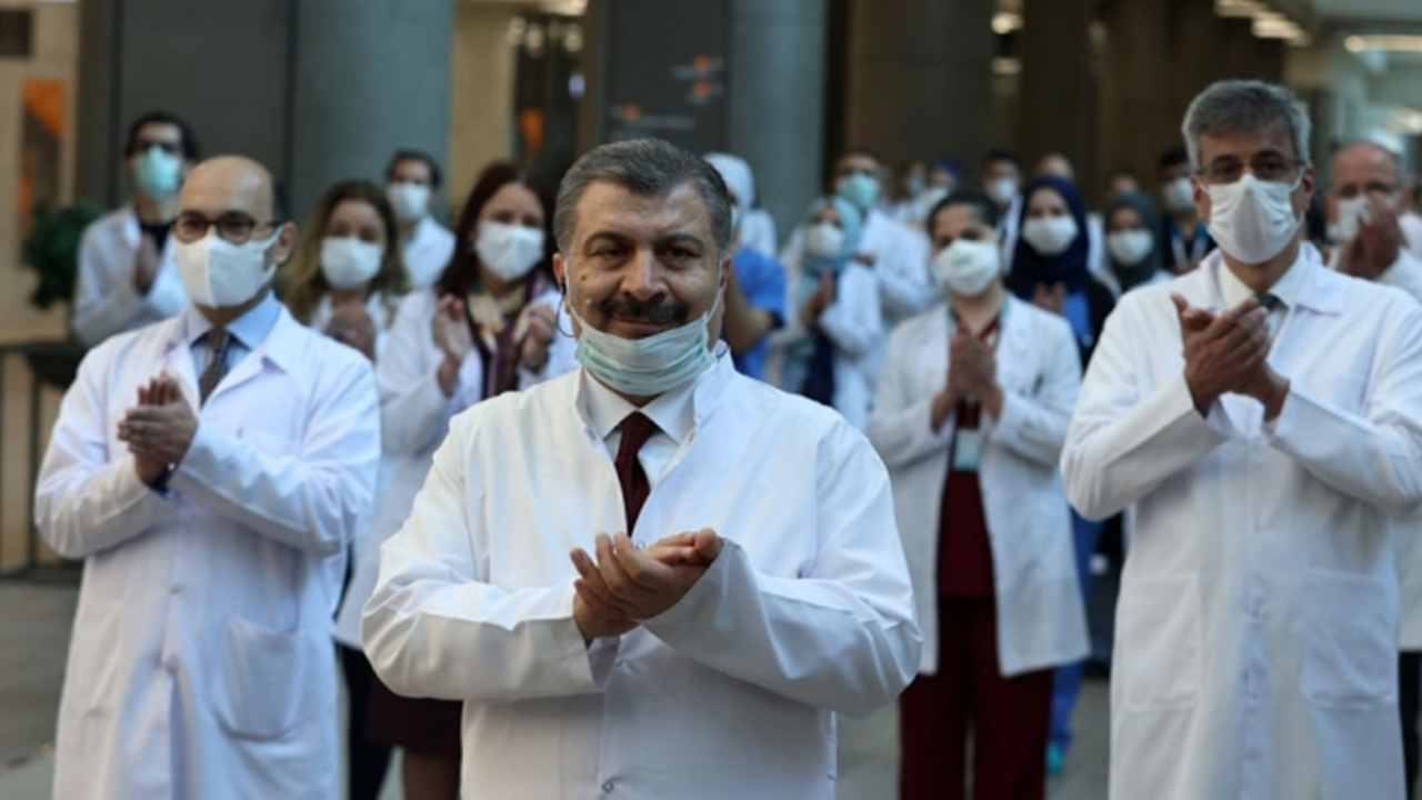 Bakan Koca: Hastaneye başvuru yarıya düştü