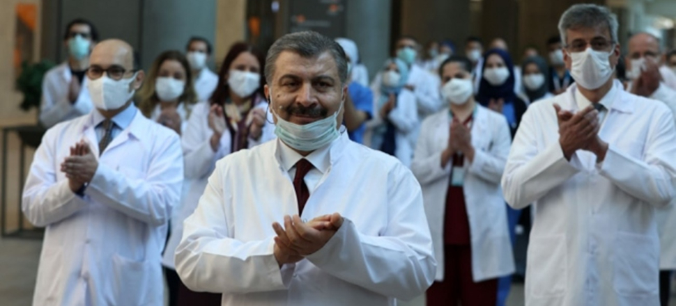 Bakan Koca: Hastaneye başvuru yarıya düştü