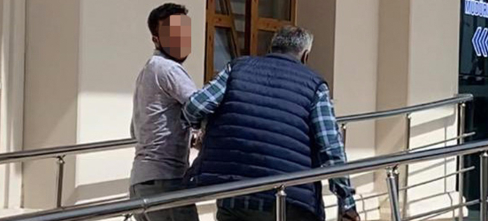 Kendisini görüntüleyen gazetecilere göyle bağırdı