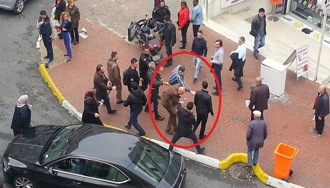 Osman Tanburacı'ya şok saldırı! Sokak ortasında meydan dayağı...