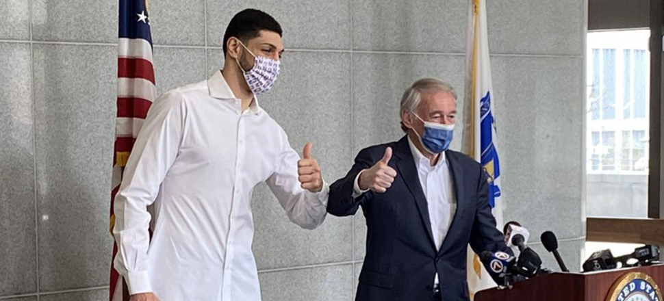 Türkiye karşıtı ABD'li senatör, FETÖ'cü Kanter'i ağırladı