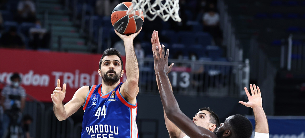 Anadolu Efes, Real Madrid'i dize getirdi